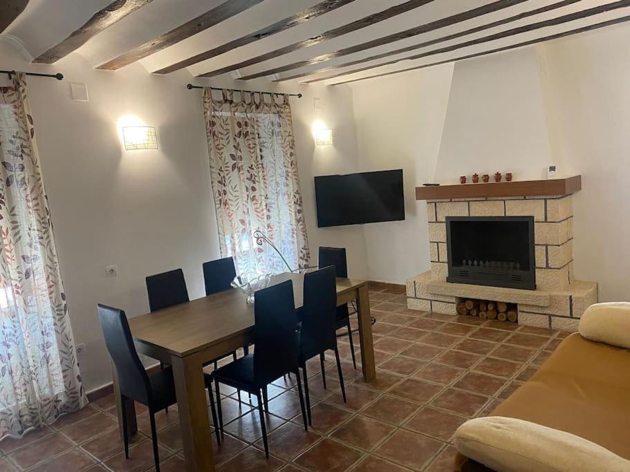 Agradable Casa Con Chimenea Interior Y Barbacoa. Villa Graja de Iniesta Luaran gambar