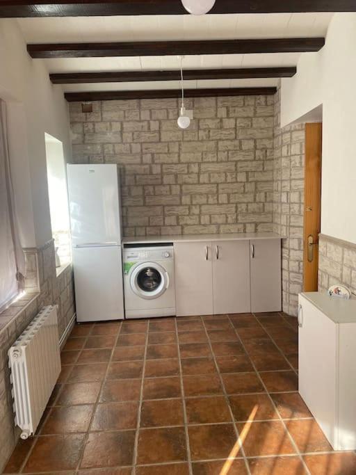 Agradable Casa Con Chimenea Interior Y Barbacoa. Villa Graja de Iniesta Luaran gambar