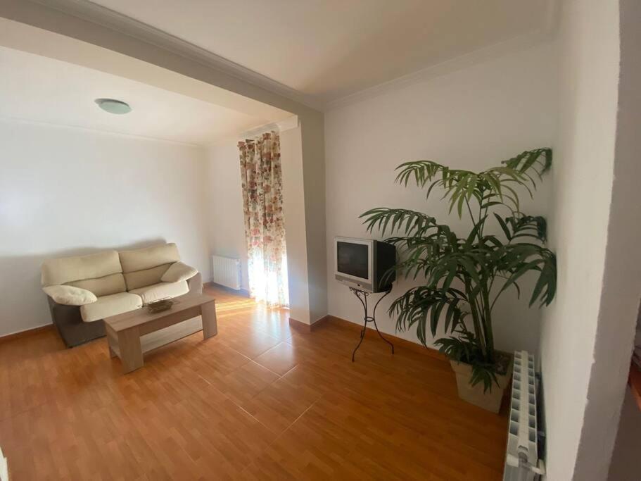 Agradable Casa Con Chimenea Interior Y Barbacoa. Villa Graja de Iniesta Luaran gambar